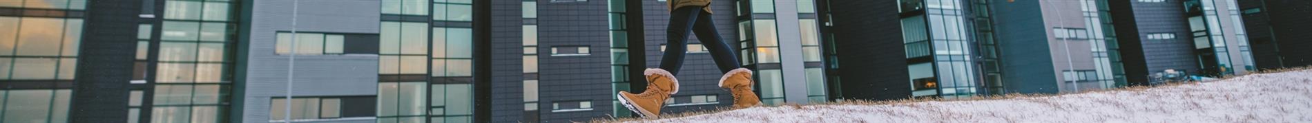 Line Warm Women's Winter Boots for Style and Comfort 